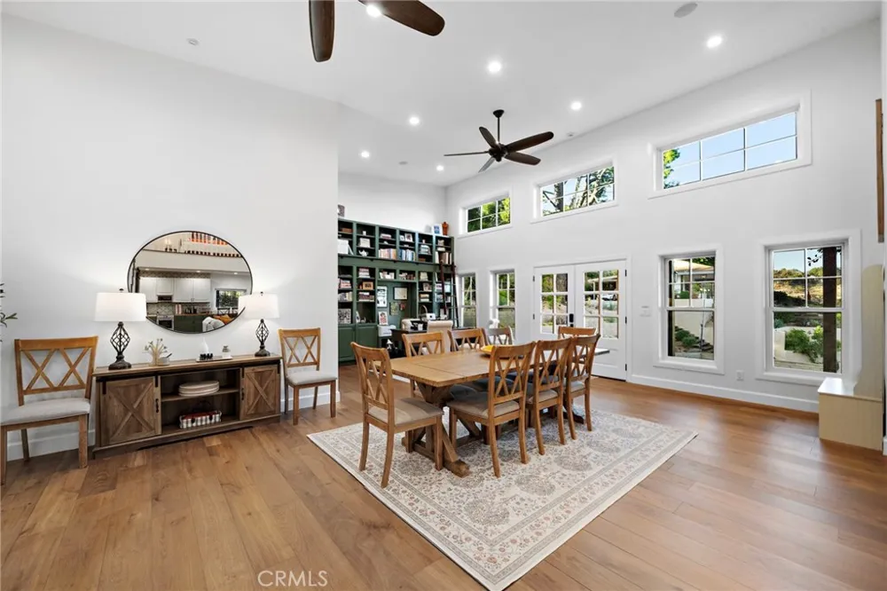17879 Ridgeway Granada Hills, CA 91344