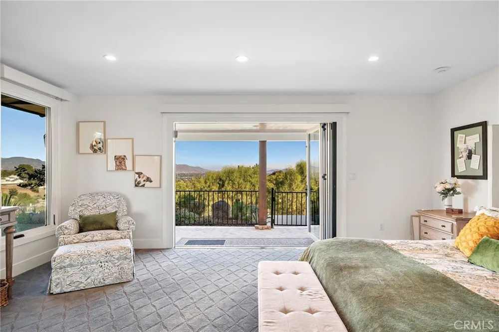 17879 Ridgeway Granada Hills, CA 91344