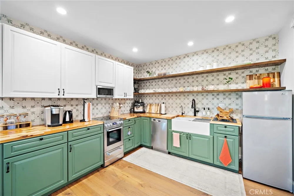 17879 Ridgeway Granada Hills, CA 91344