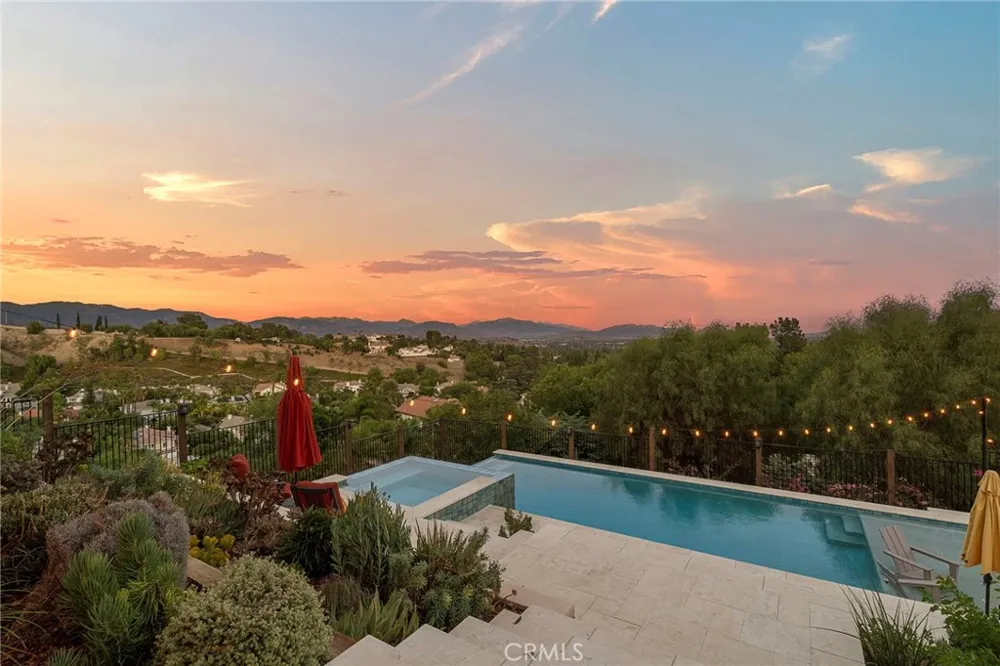 17879 Ridgeway Granada Hills, CA 91344