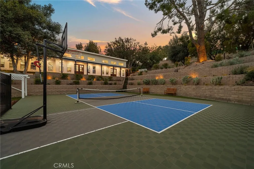17879 Ridgeway Granada Hills, CA 91344