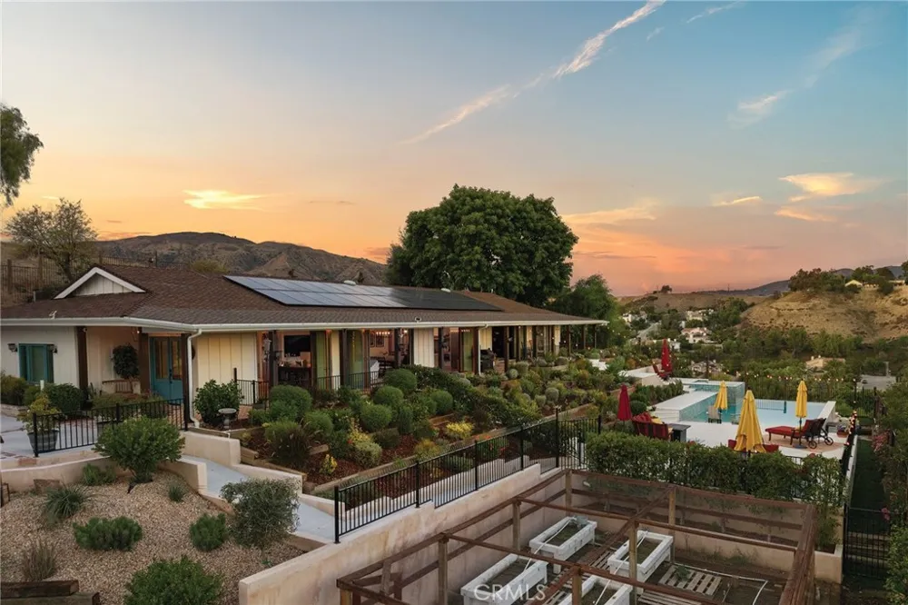 17879 Ridgeway Granada Hills, CA 91344