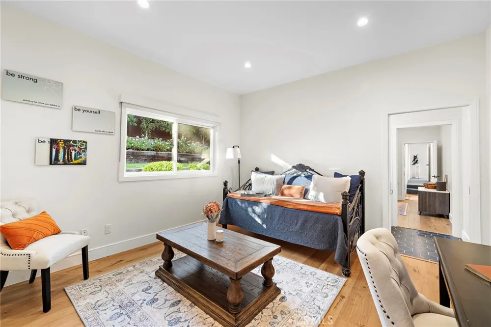 17879 Ridgeway Granada Hills, CA 91344