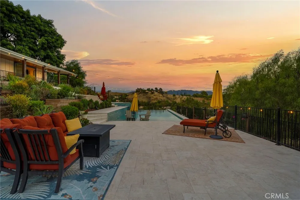 17879 Ridgeway Granada Hills, CA 91344