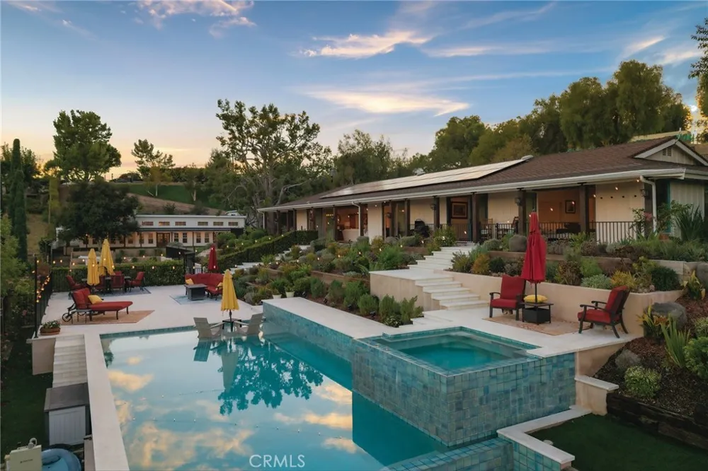 17879 Ridgeway Granada Hills, CA 91344