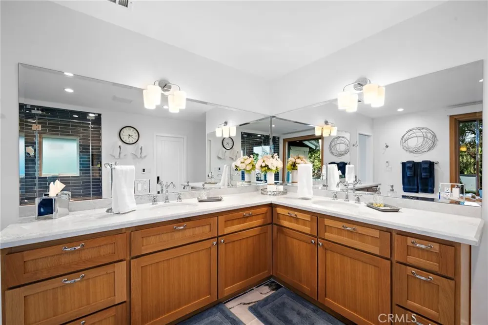 17879 Ridgeway Granada Hills, CA 91344