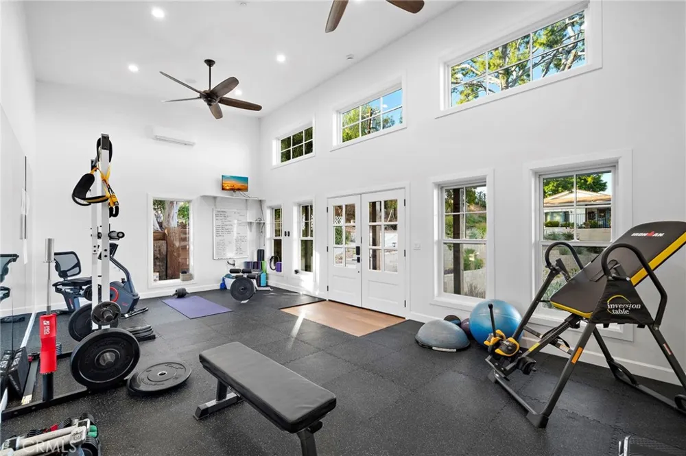 17879 Ridgeway Granada Hills, CA 91344