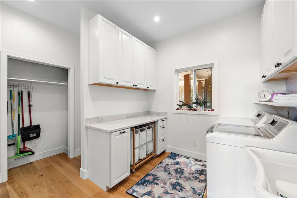 17879 Ridgeway Granada Hills, CA 91344