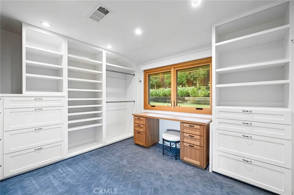 17879 Ridgeway Granada Hills, CA 91344
