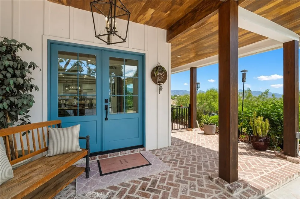 17879 Ridgeway Granada Hills, CA 91344