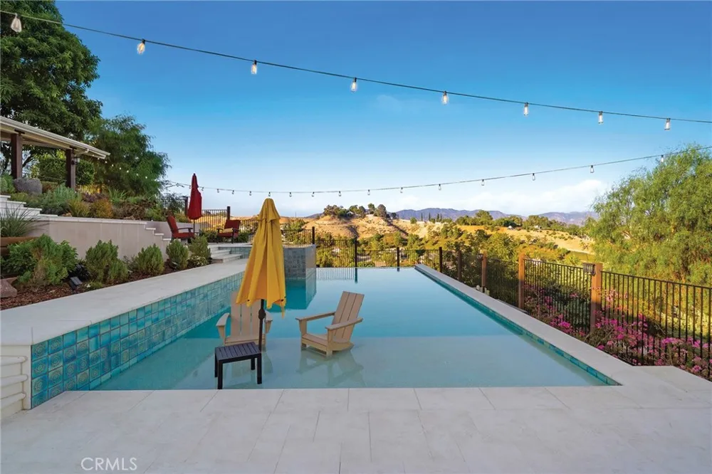 17879 Ridgeway Granada Hills, CA 91344