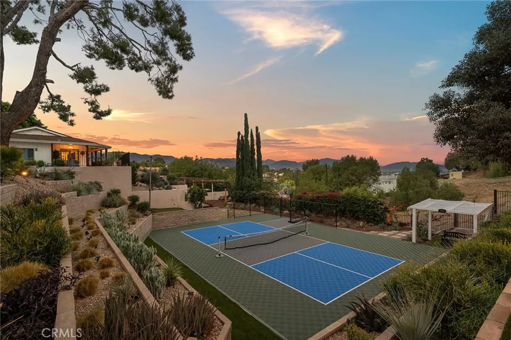 17879 Ridgeway Granada Hills, CA 91344