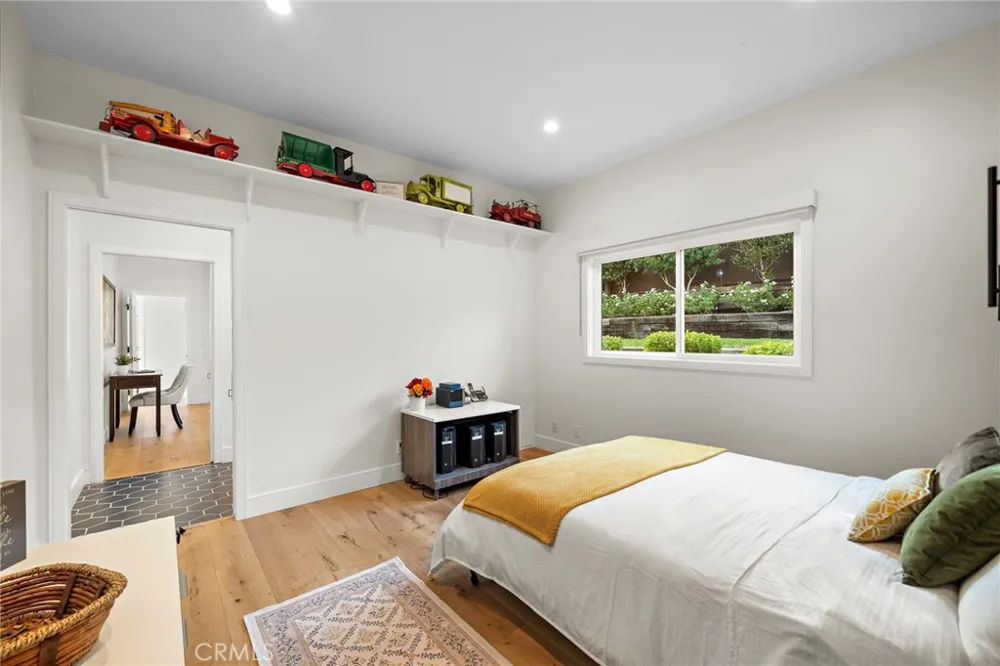 17879 Ridgeway Granada Hills, CA 91344