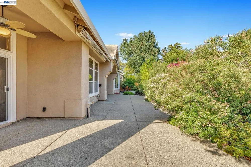 5040 Green Grove Ln Roseville, CA 95747