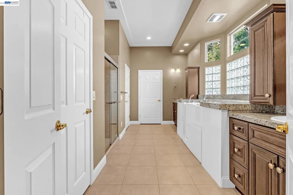 5040 Green Grove Ln Roseville, CA 95747
