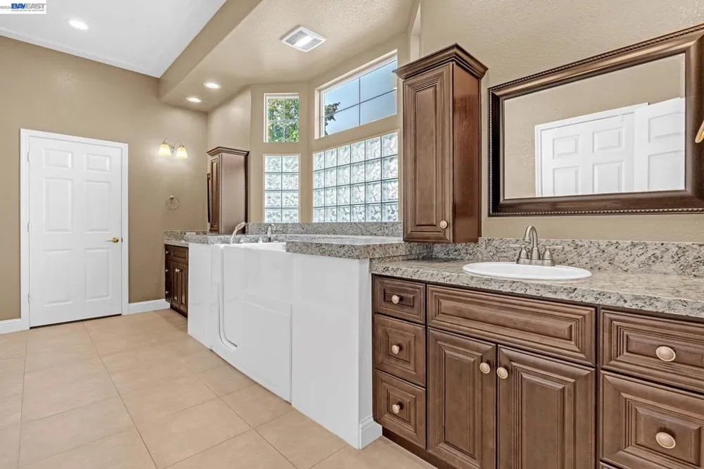 5040 Green Grove Ln Roseville, CA 95747