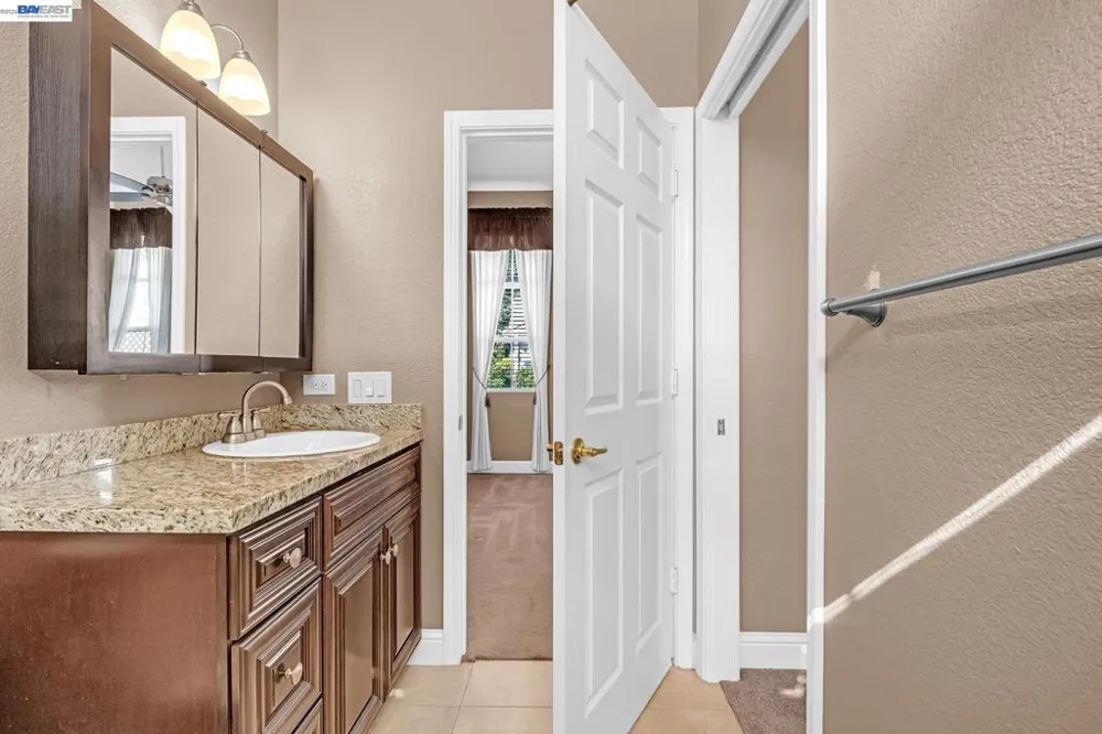 5040 Green Grove Ln Roseville, CA 95747