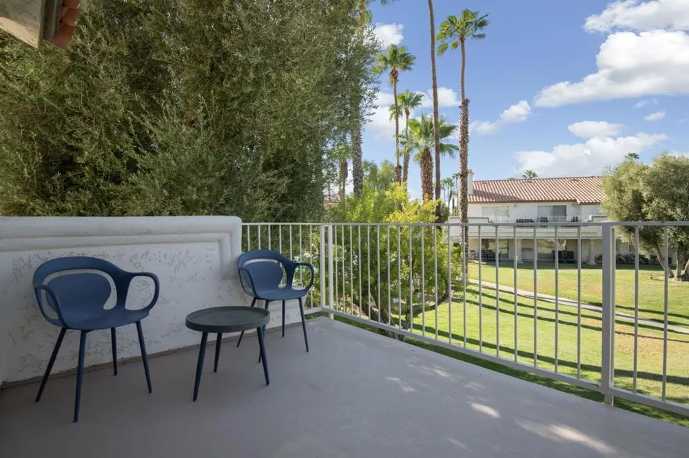 704 Vista Lago Palm Desert, CA 92211
