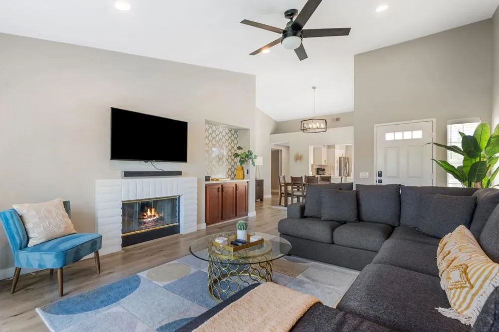 704 Vista Lago Palm Desert, CA 92211