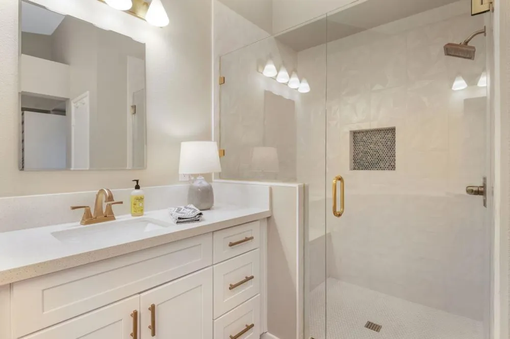 704 Vista Lago Palm Desert, CA 92211