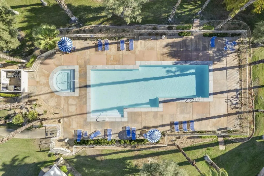 704 Vista Lago Palm Desert, CA 92211