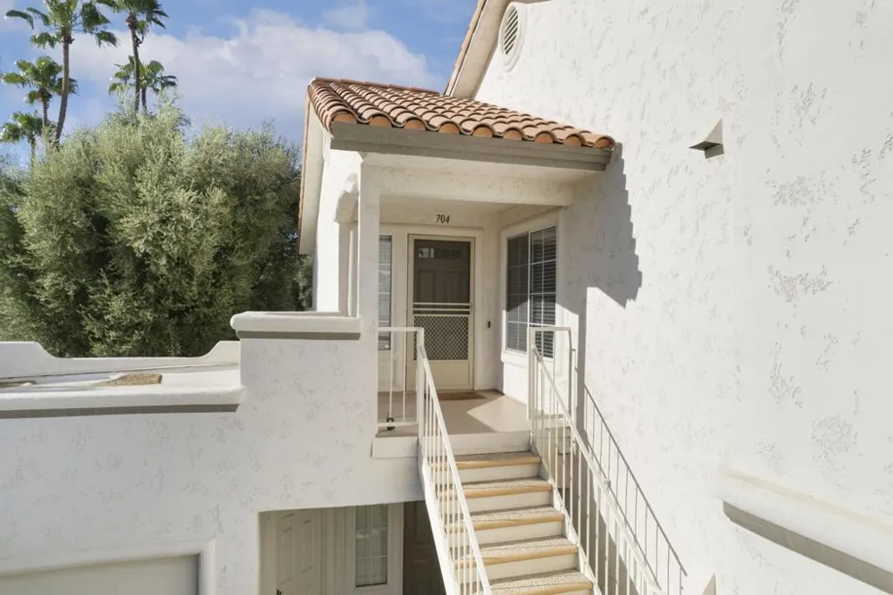 704 Vista Lago Palm Desert, CA 92211