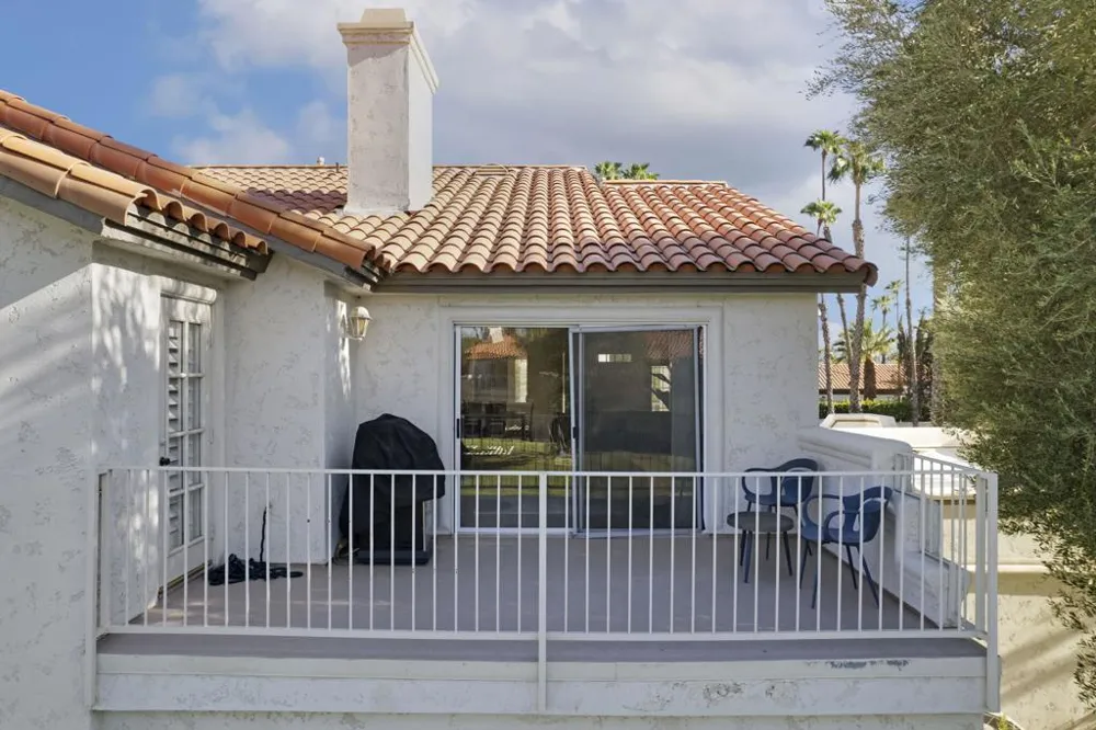 704 Vista Lago Palm Desert, CA 92211