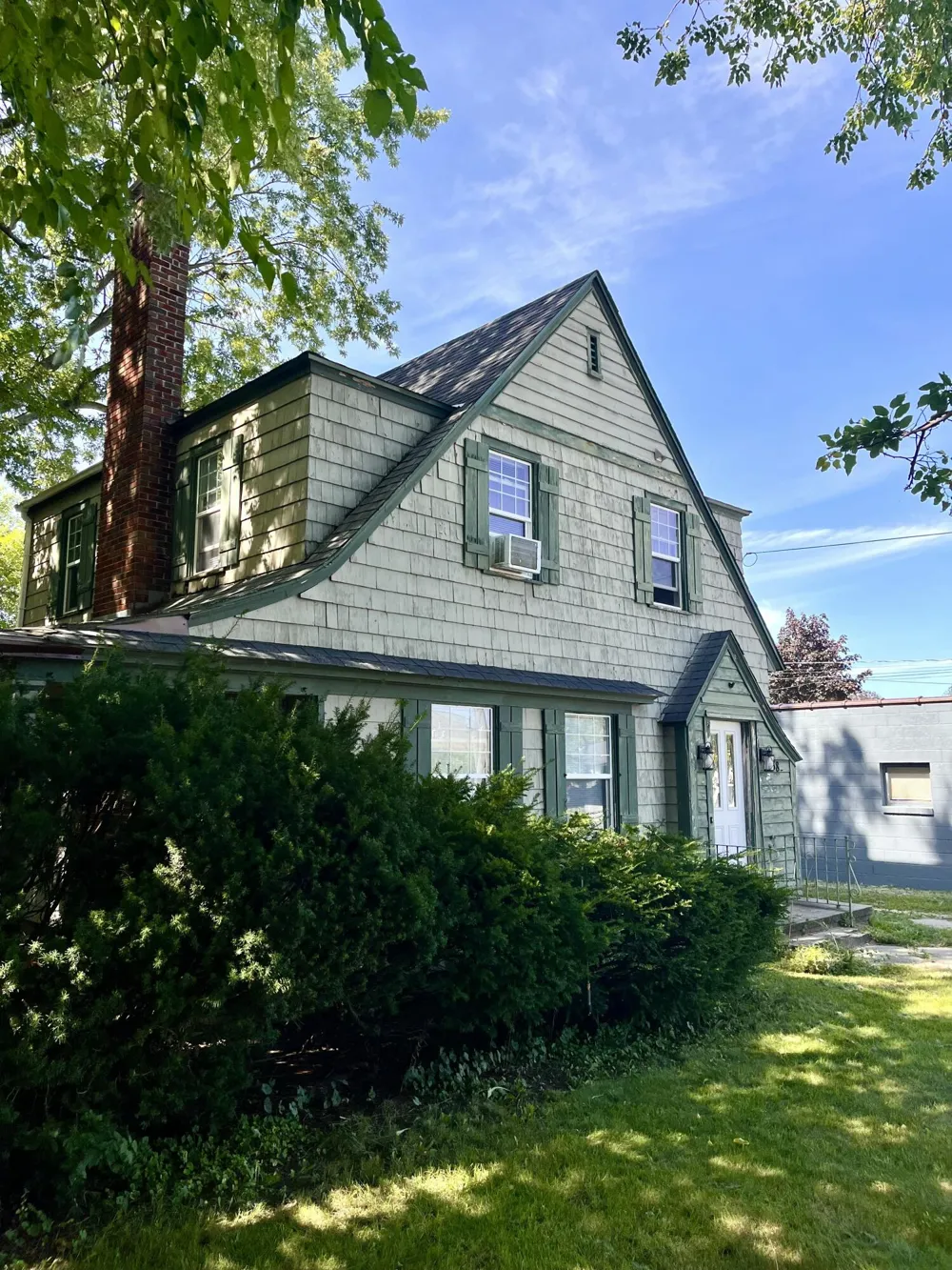 738 Washington Avenue Holland City, MI 49423
