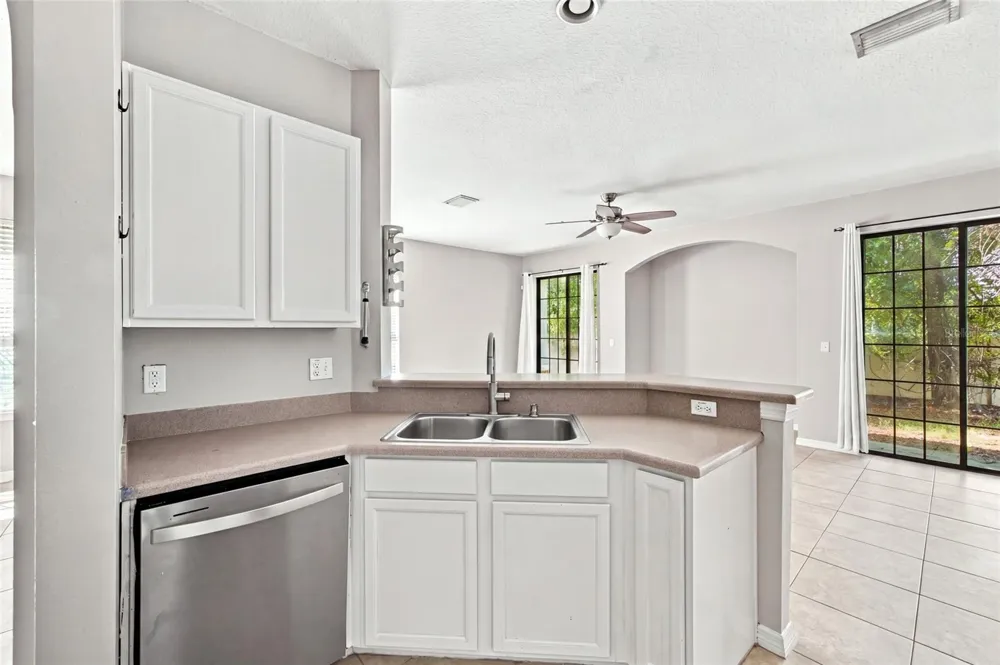 5519 KINGLETHILL DRIVE Lithia, FL 33547