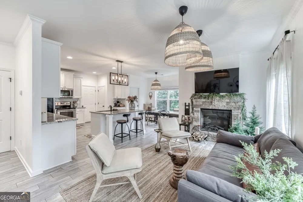 5857 Dolvin LN Buford, GA 30518