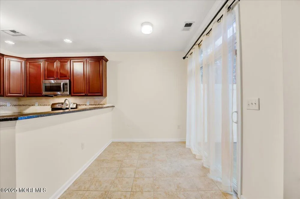 28 Santa Rosa Lane Tinton Falls, NJ 07753
