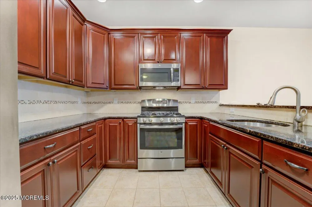 28 Santa Rosa Lane Tinton Falls, NJ 07753