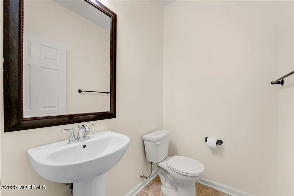 28 Santa Rosa Lane Tinton Falls, NJ 07753
