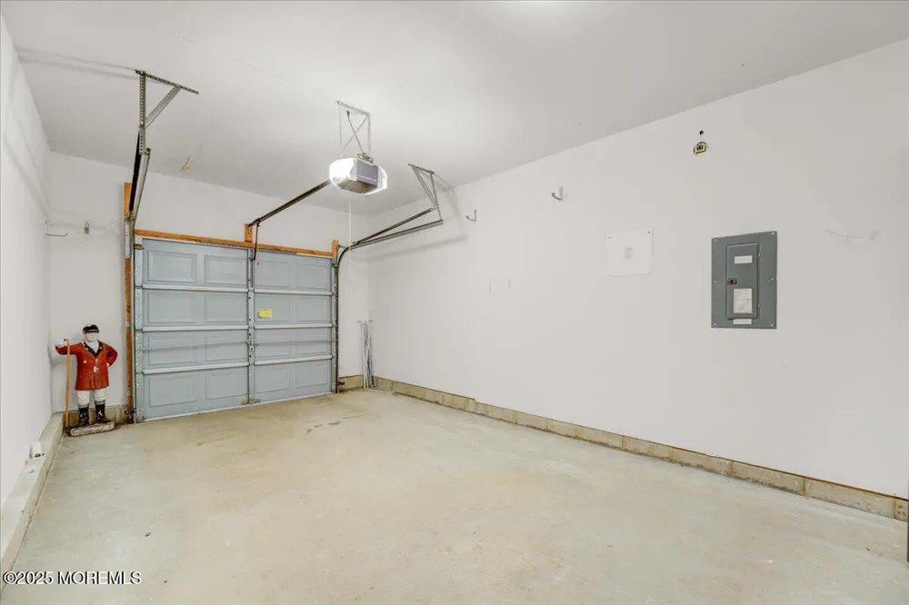 28 Santa Rosa Lane Tinton Falls, NJ 07753