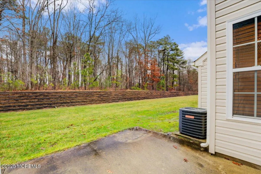 28 Santa Rosa Lane Tinton Falls, NJ 07753