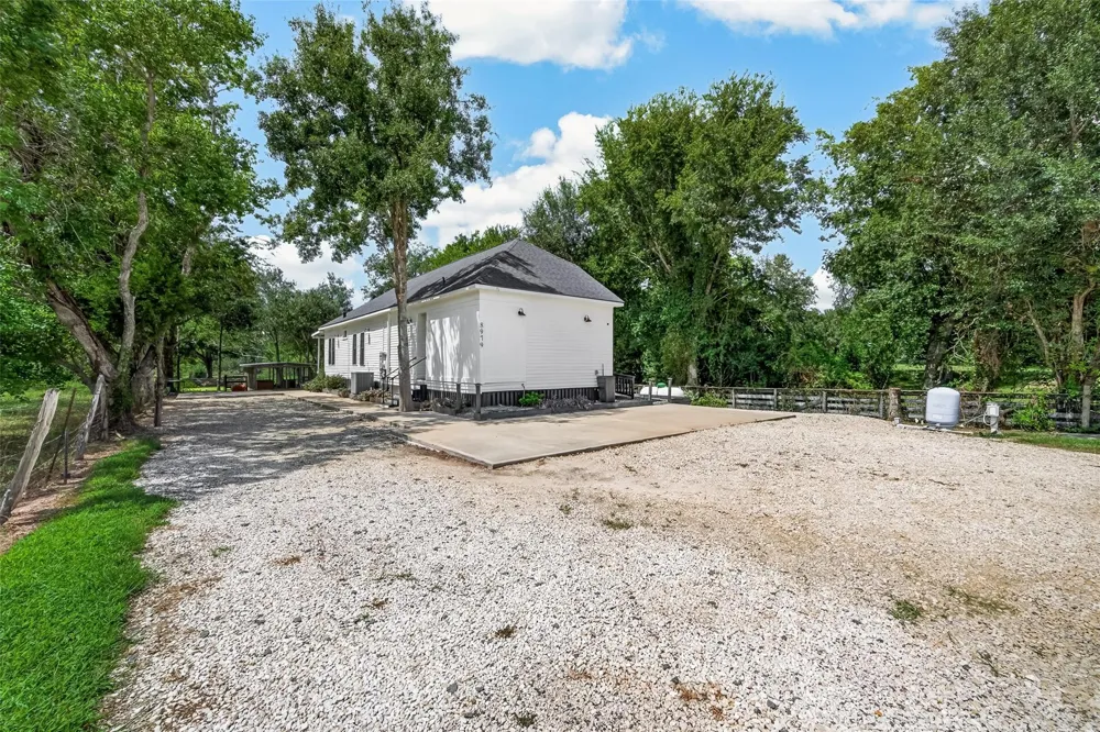 8979 Fm 359 Road Richmond, TX 77406