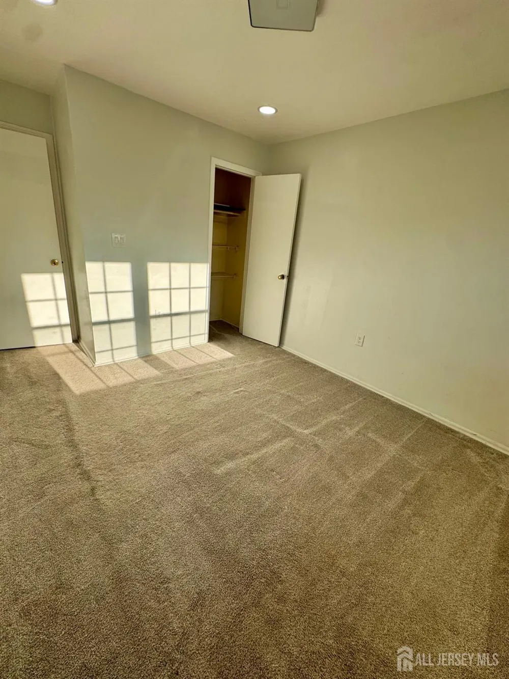1202 Green Hollow Drive Iselin, NJ 08830