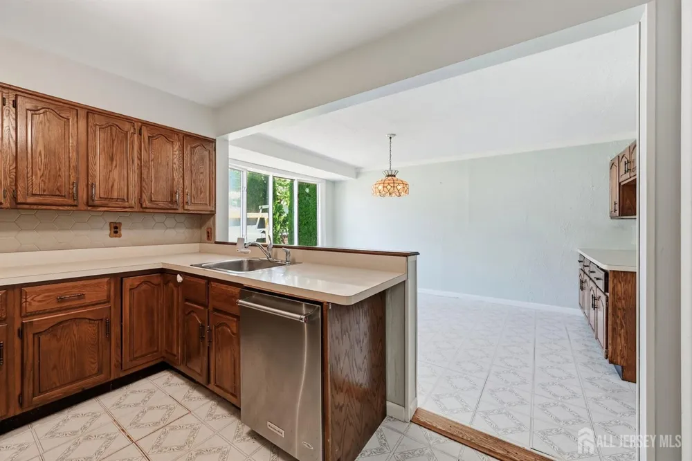 11 Georgetown Road Parlin, NJ 08859