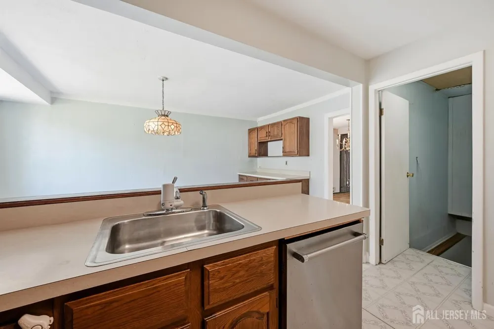 11 Georgetown Road Parlin, NJ 08859