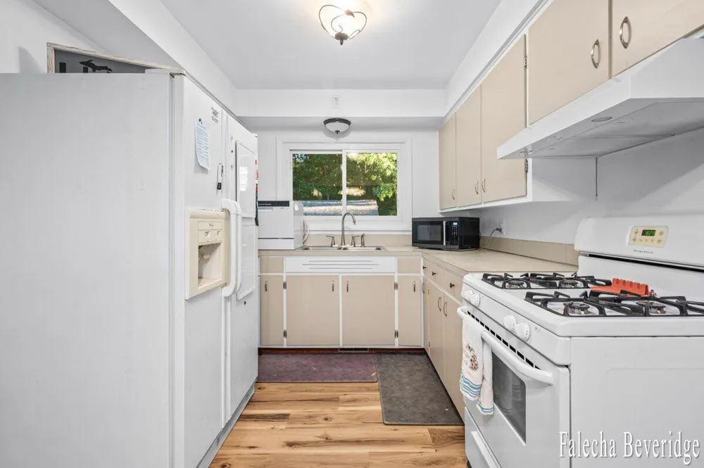 1624 W Giles Road Laketon Township, MI 49445