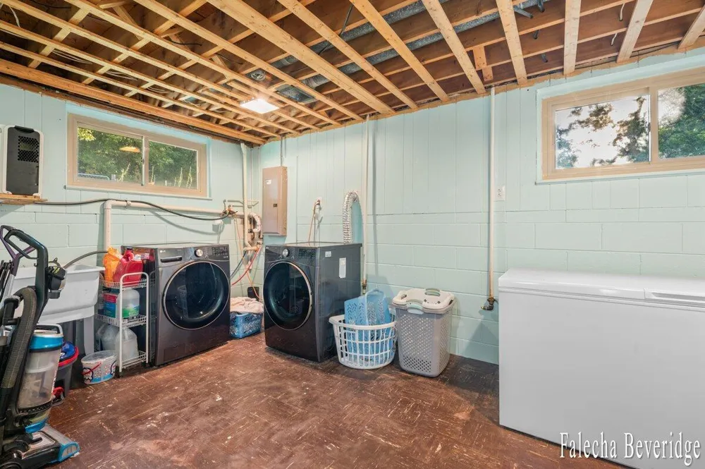 1624 W Giles Road Laketon Township, MI 49445