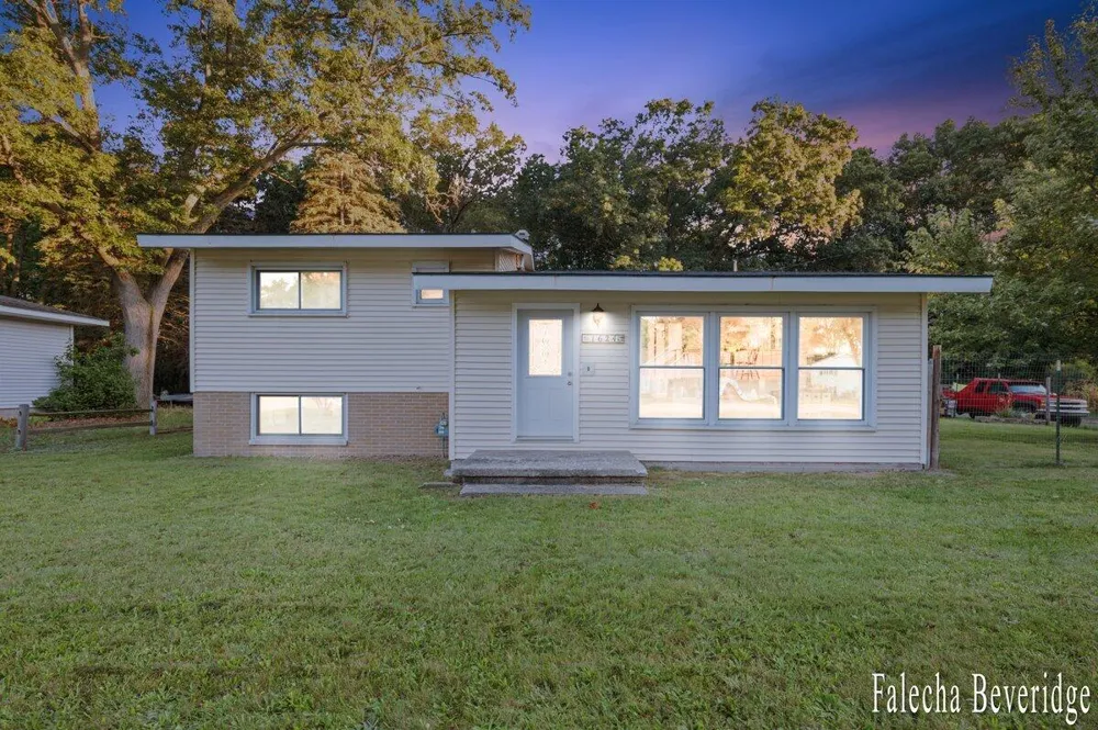 1624 W Giles Road Laketon Township, MI 49445