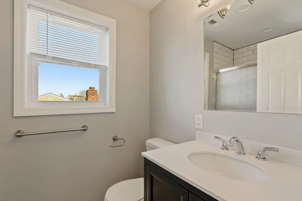 16 HERRICK CT Bayonne, NJ 07002