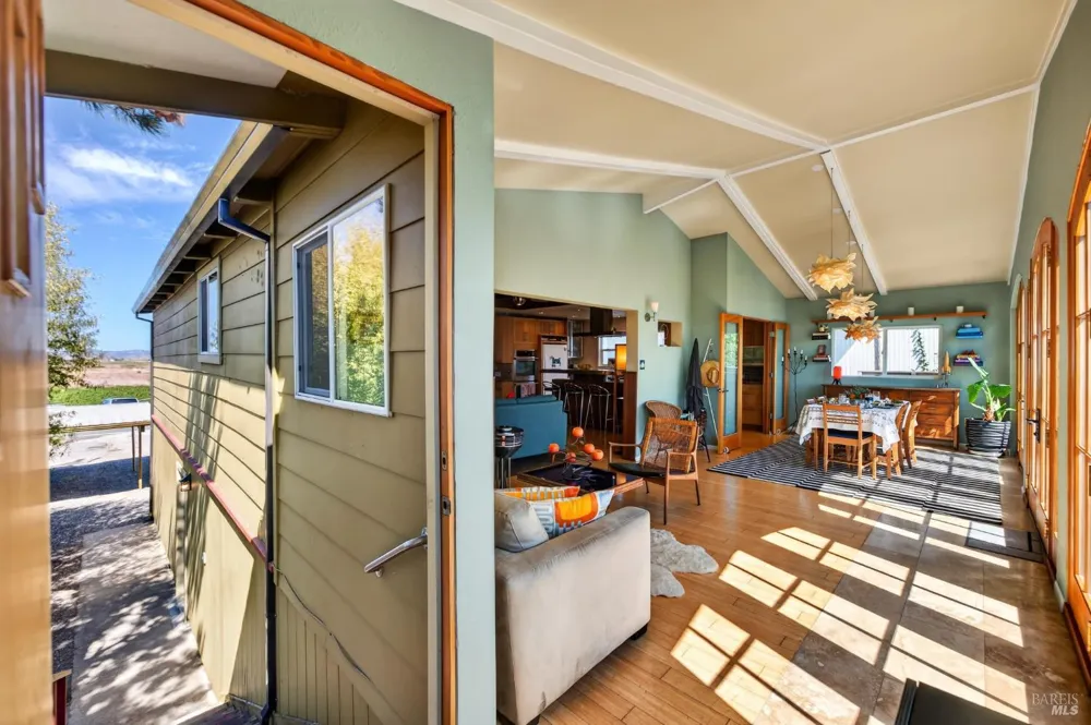1596 Milton Road Napa, CA 94559