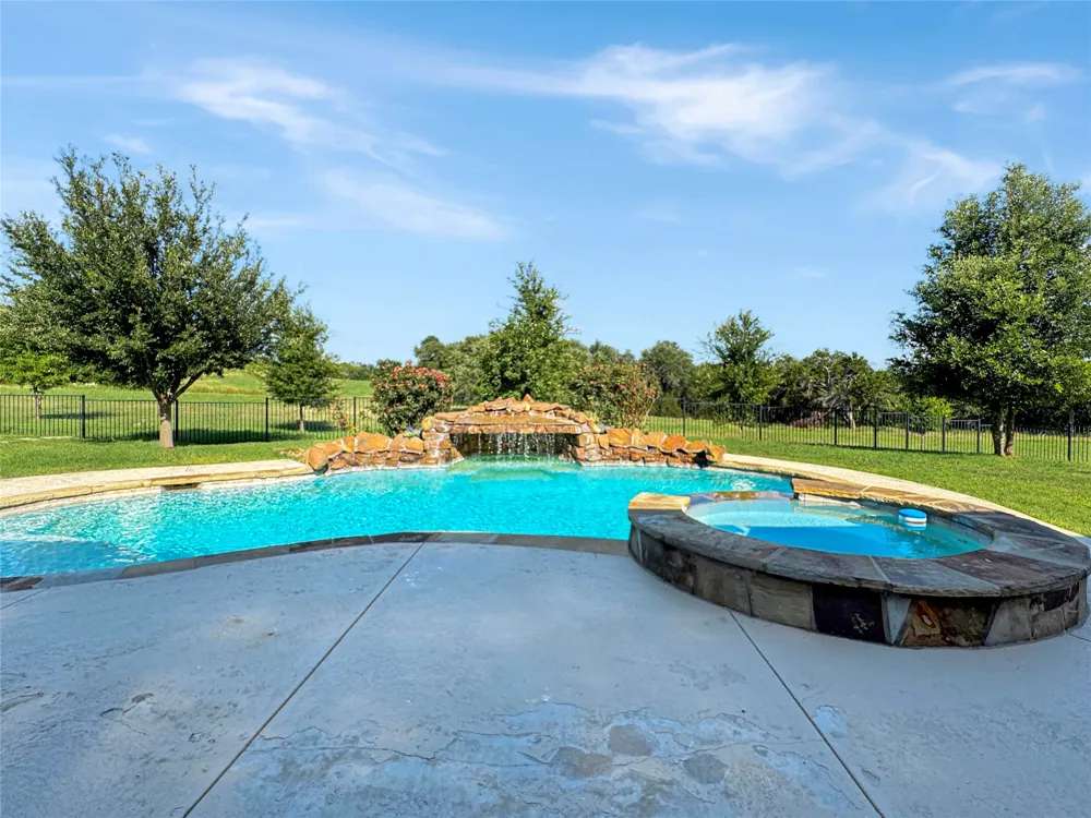 6509 Ladybank Court W Cleburne, TX 76033