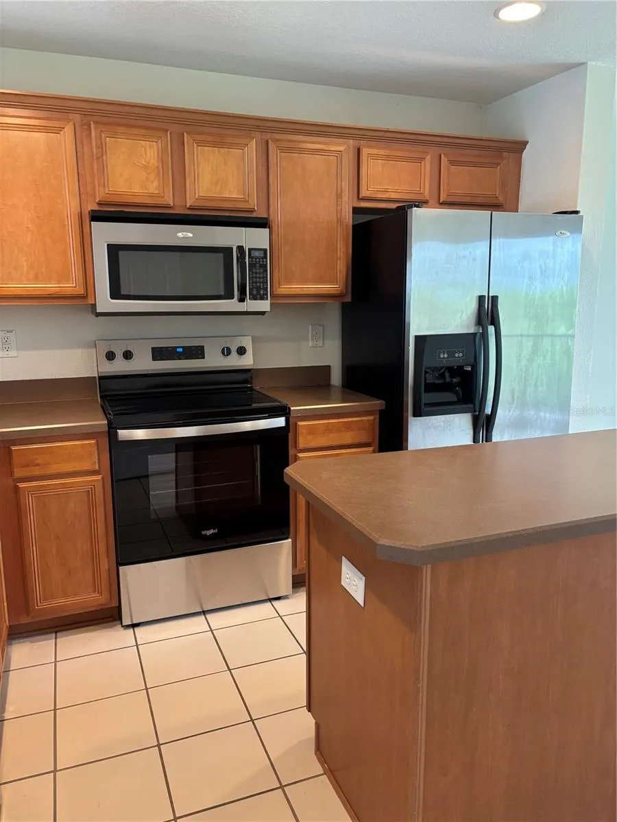 551 VINCINDA CREST WAY Tampa, FL 33619
