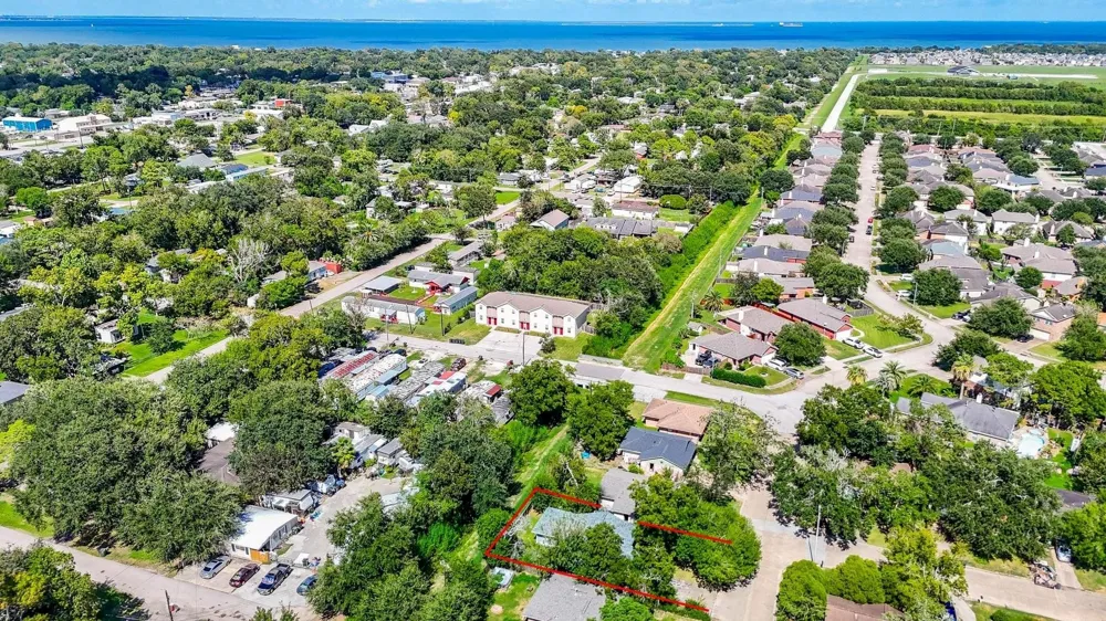 922 Bacliff Drive Bacliff, TX 77518