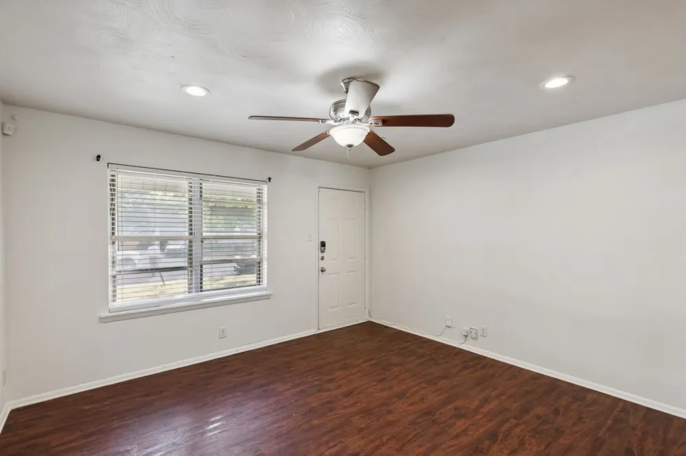 809 Helen Drive Bedford, TX 76022