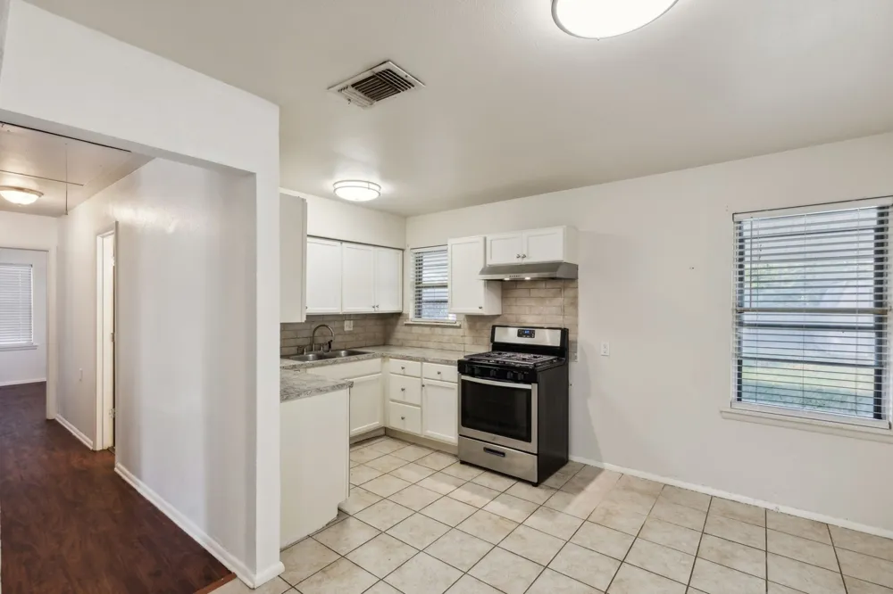 809 Helen Drive Bedford, TX 76022