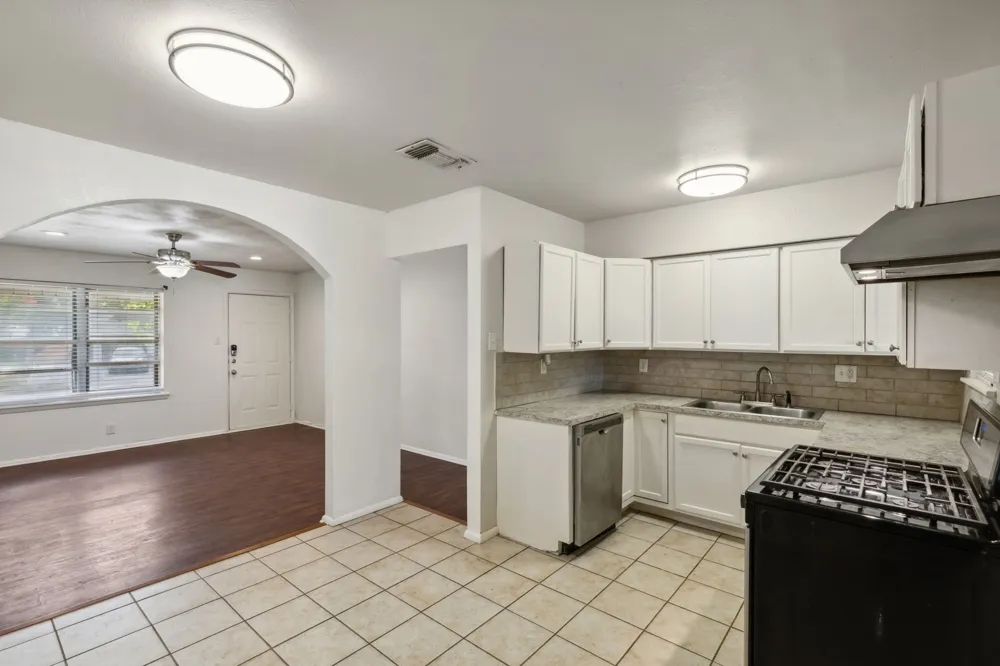 809 Helen Drive Bedford, TX 76022